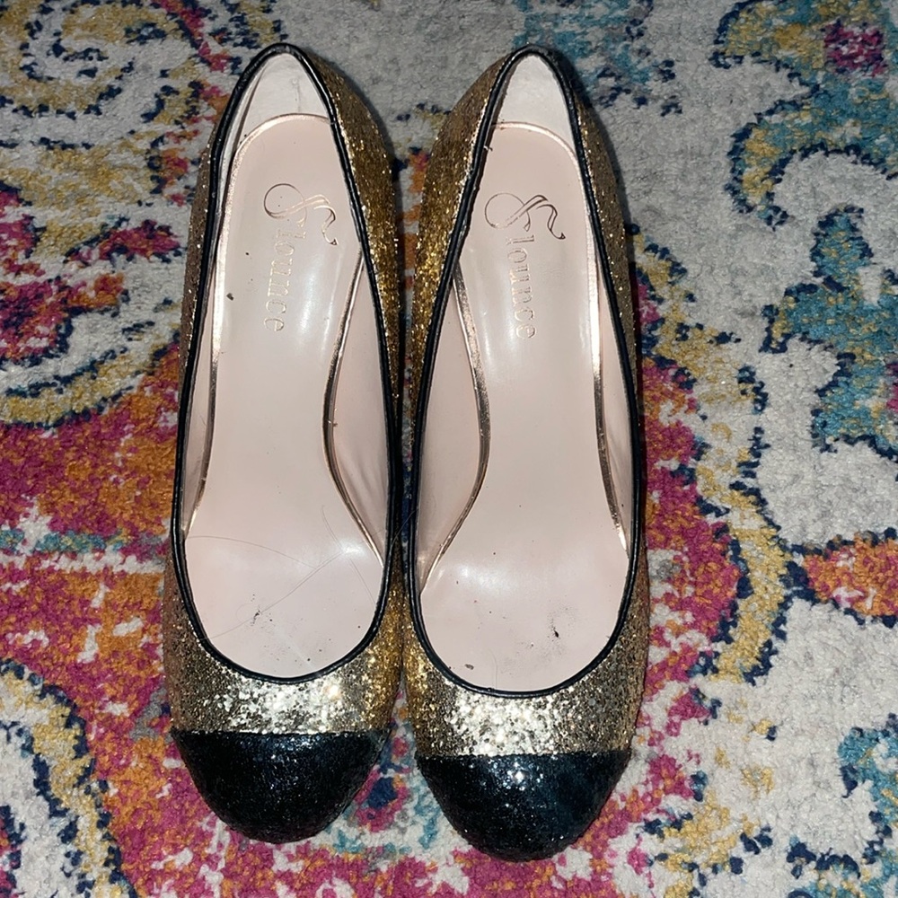 Flounce glitter heel